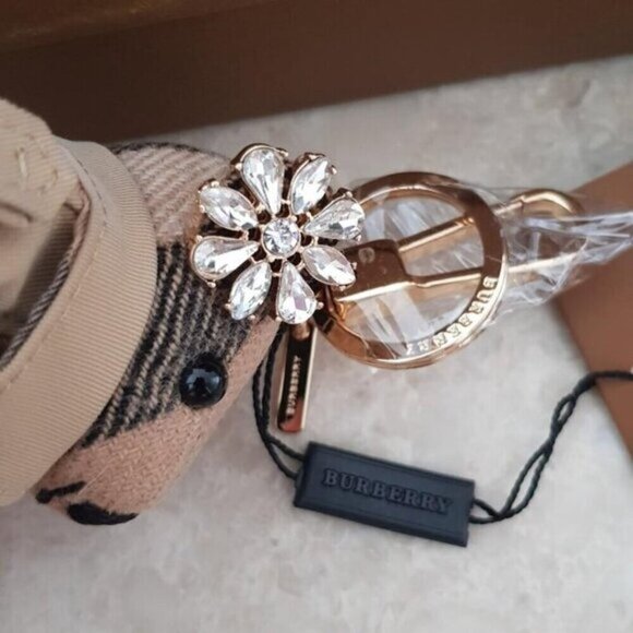 BURBERRY Bear 🐻 keychain purse charm - Picture 7 of 8